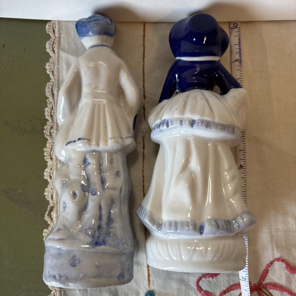 Vintage Porcelain Figurines Blue White Colonial Man with Lute And Lady With Fan - Picture 8 of 10